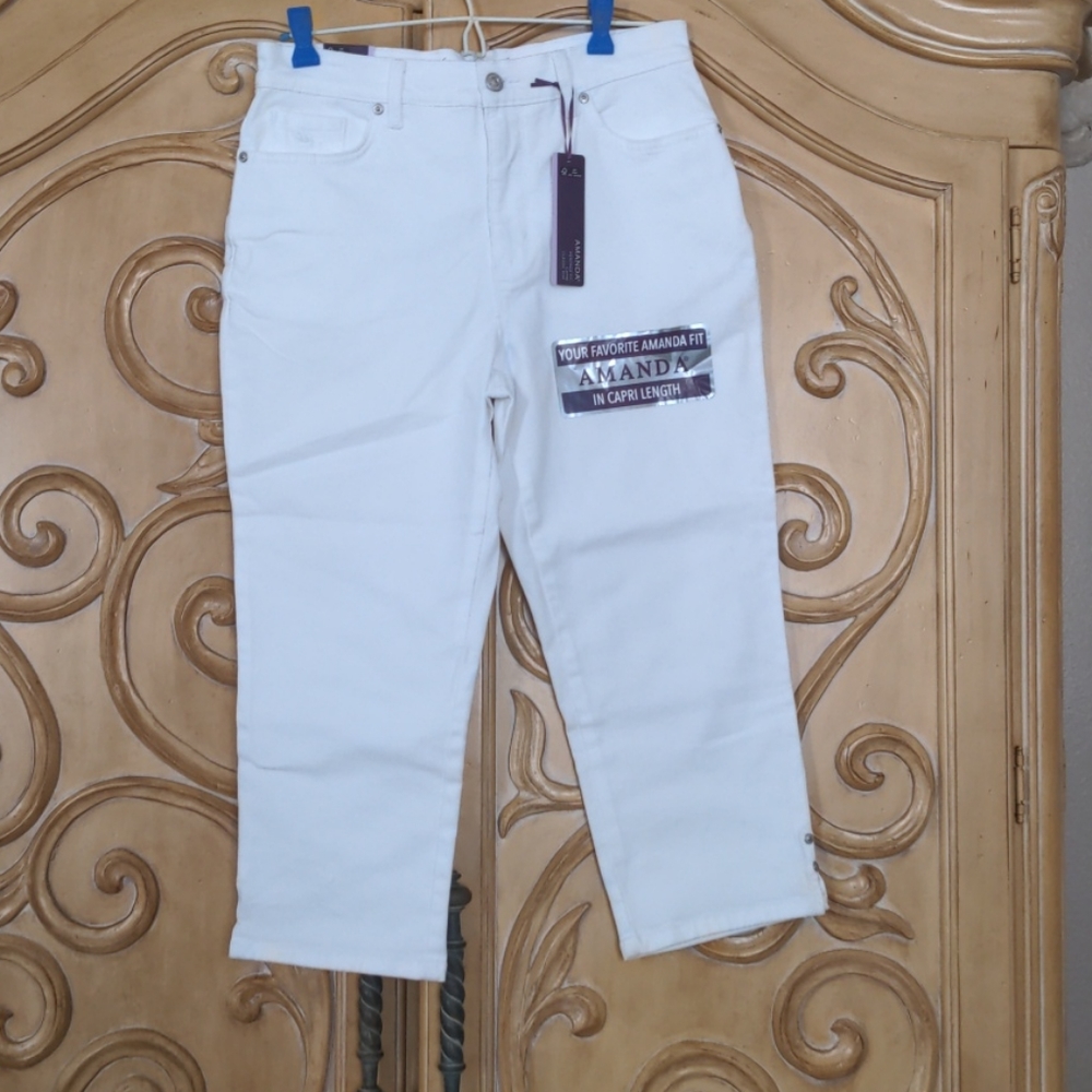 NWT Gloria Vanderbilt Capri Pants